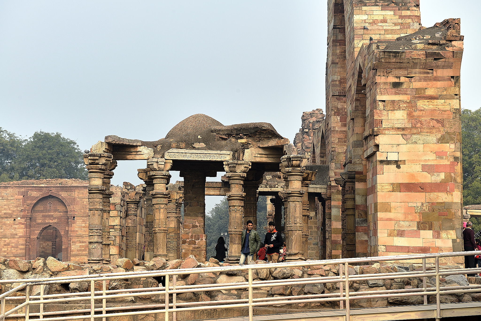 20140104 266 델리 쿠트브 미나르 (철 기둥)